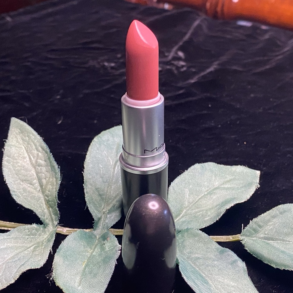 MAC LIPSTICK COSMO CREME